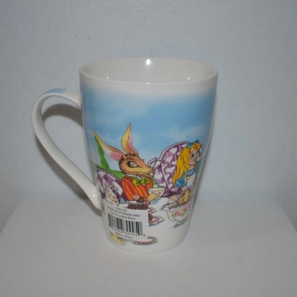 ALICE IN WONDERLAND 150th ANNIVERSARY EDITION BONE CHINA MUG/CUP TEA PARTY - Picture 2 of 9